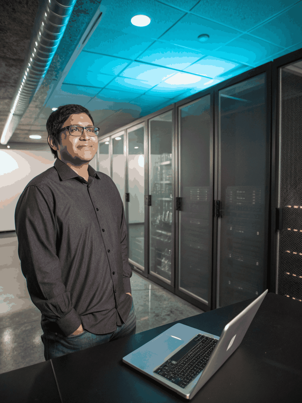 Portrait of Carlos Mendez, DEVOPS ENGINEER